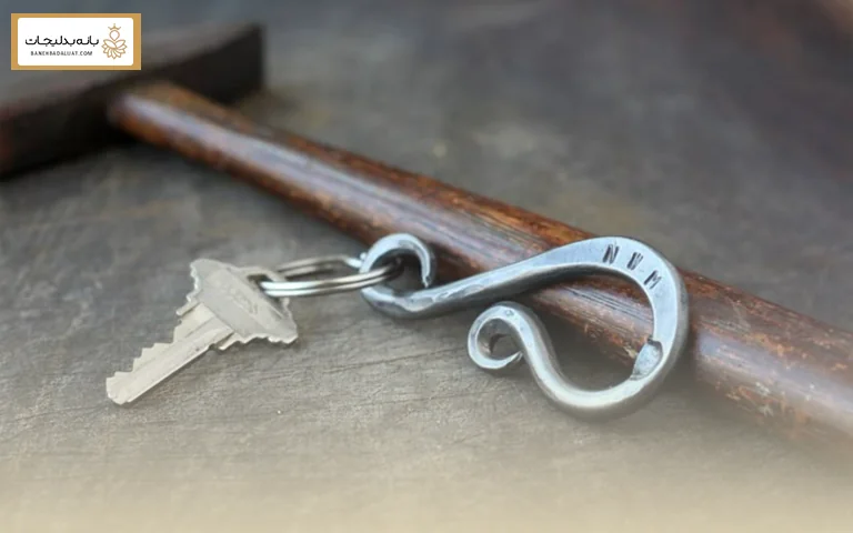 شیوه ی نگهداری از جاکلیدی فلزی در طول روز